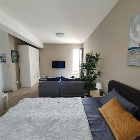 Apartment Danijela Novalja Bagian luar foto