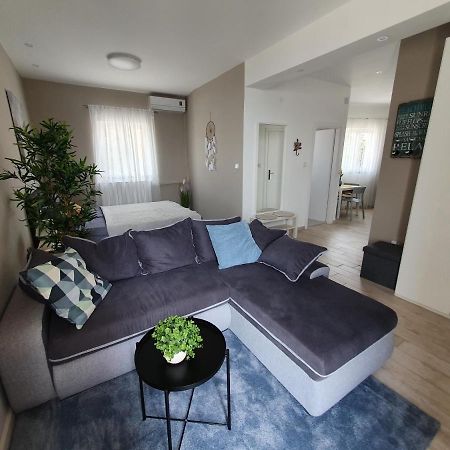 Apartment Danijela Novalja Bagian luar foto