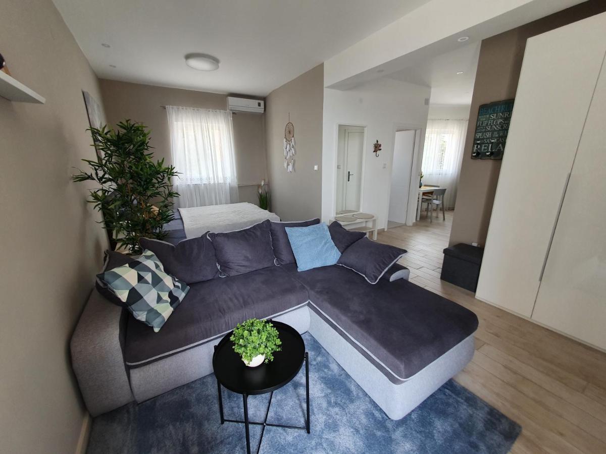 Apartment Danijela Novalja Bagian luar foto
