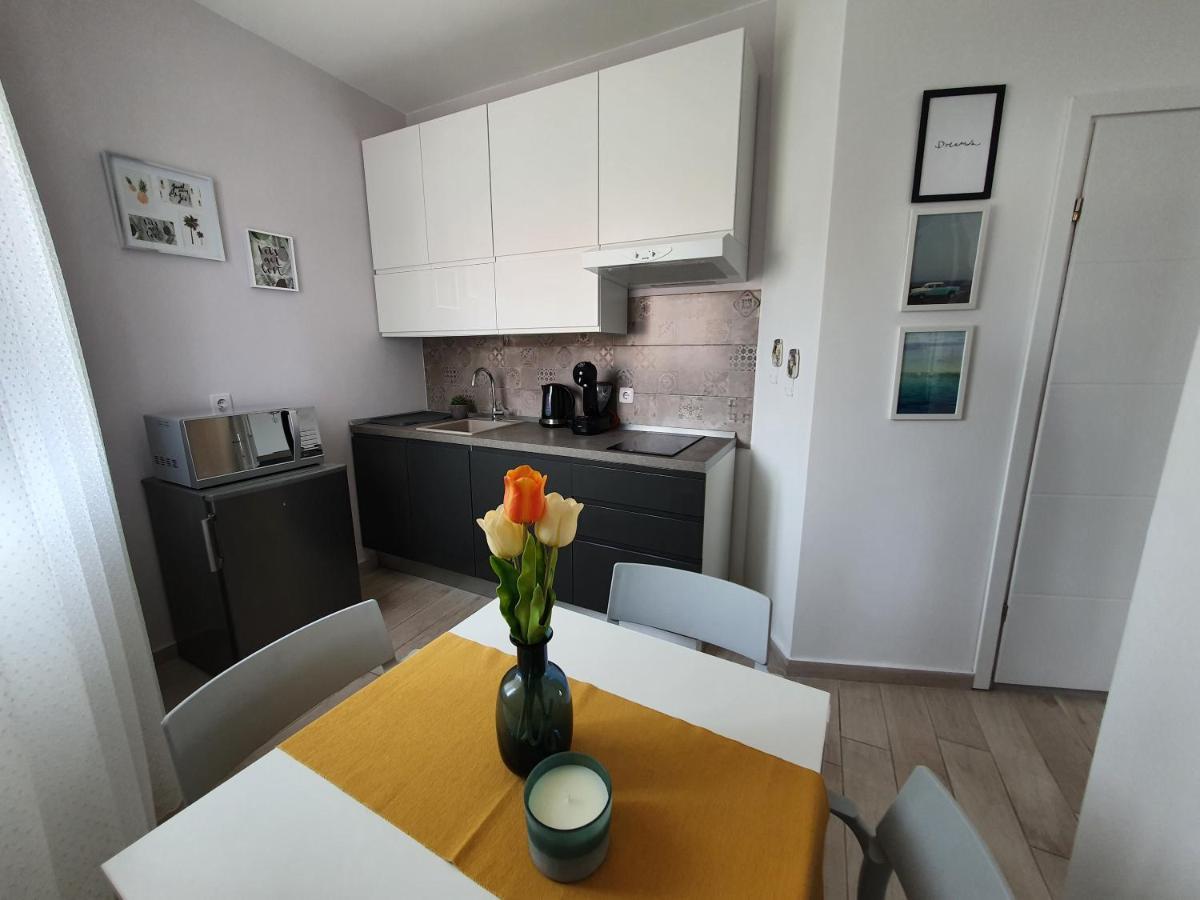Apartment Danijela Novalja Bagian luar foto