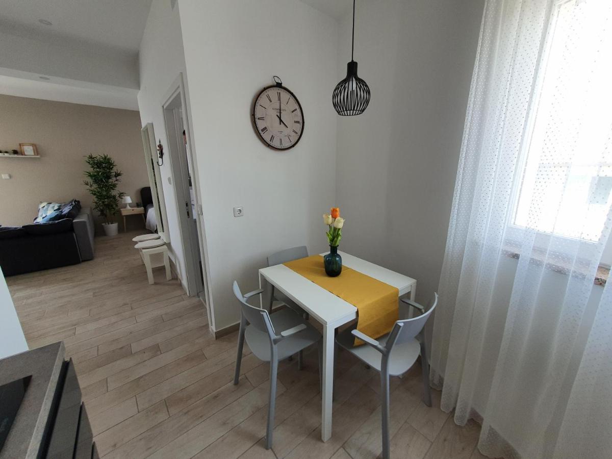 Apartment Danijela Novalja Bagian luar foto