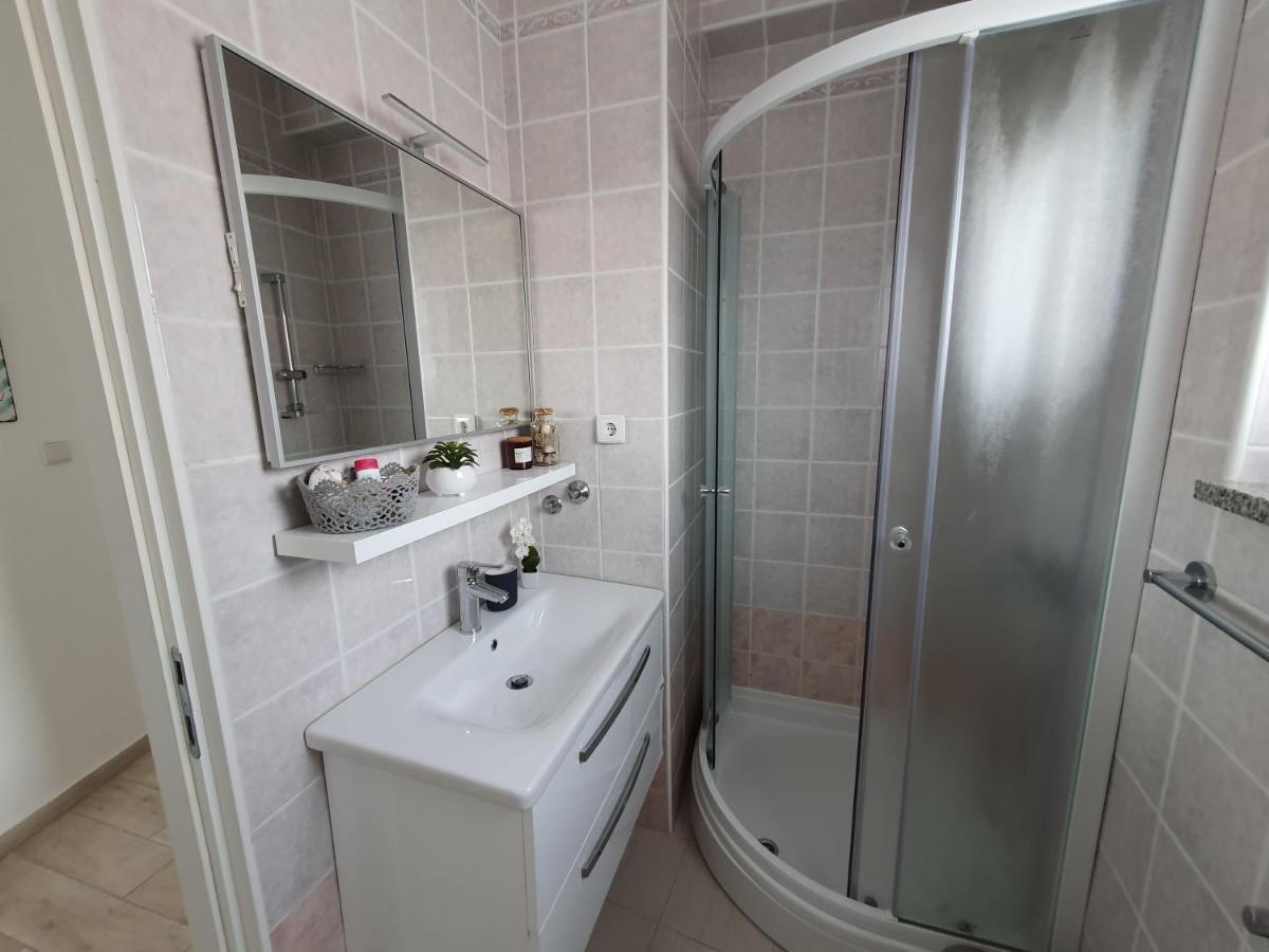 Apartment Danijela Novalja Bagian luar foto